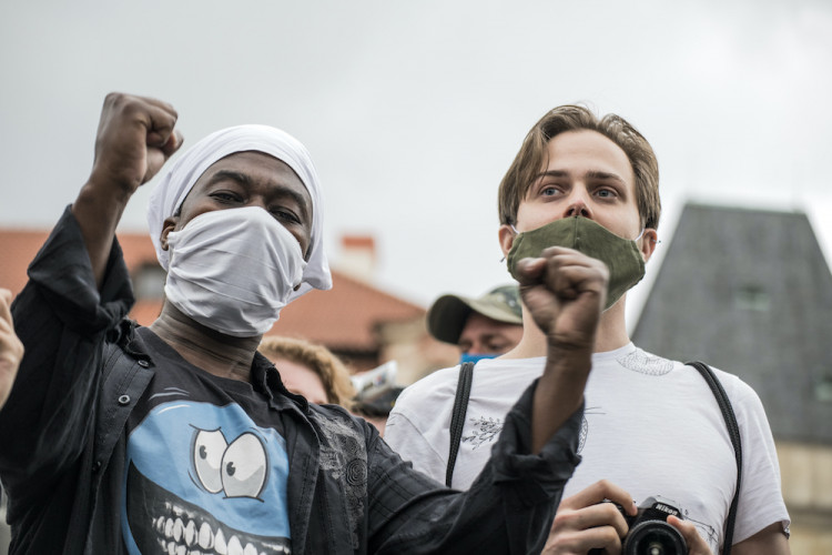 V Praze protestovaly stovky lidí proti policejnímu násilí