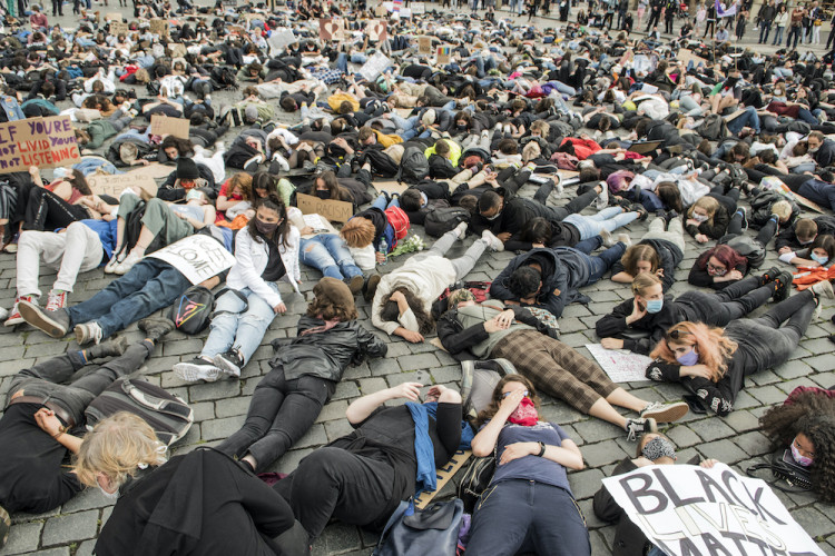 V Praze protestovaly stovky lidí proti policejnímu násilí