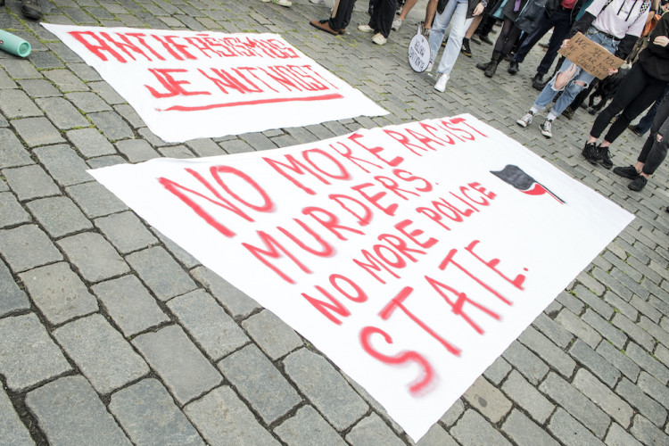 V Praze protestovaly stovky lidí proti policejnímu násilí