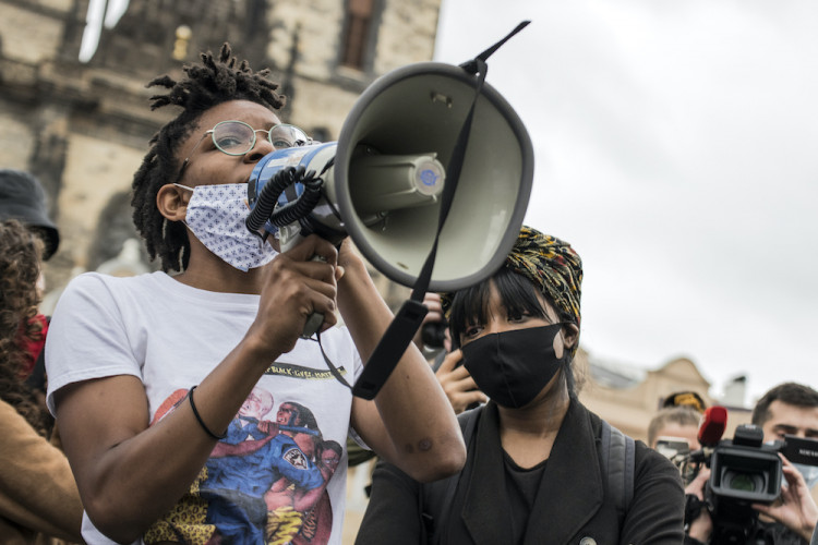 V Praze protestovaly stovky lidí proti policejnímu násilí