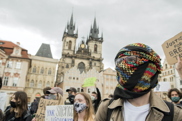 V Praze protestovaly stovky lidí proti policejnímu násilí
