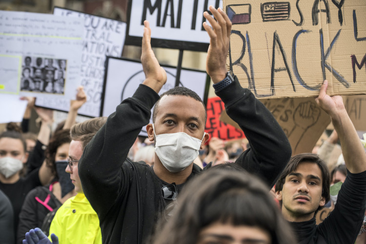 V Praze protestovaly stovky lidí proti policejnímu násilí
