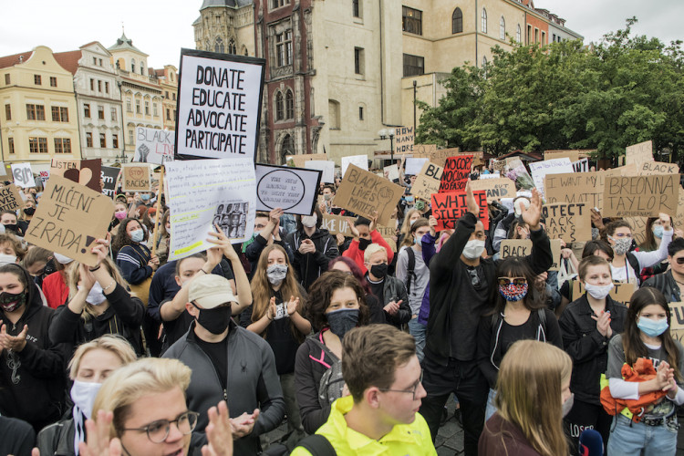 V Praze protestovaly stovky lidí proti policejnímu násilí