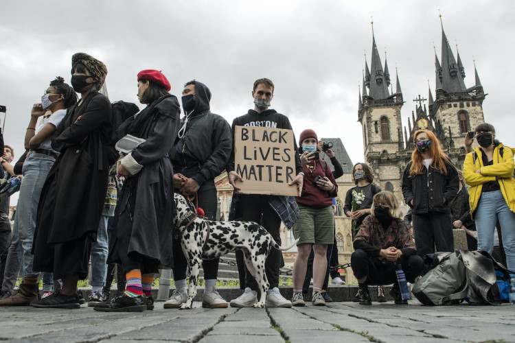 V Praze protestovaly stovky lidí proti policejnímu násilí