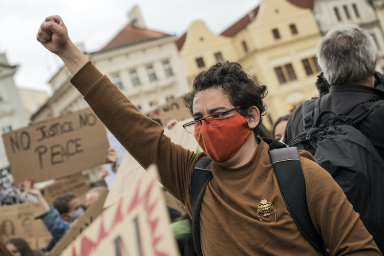 V Praze protestovaly stovky lidí proti policejnímu násilí