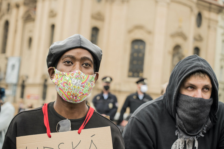 V Praze protestovaly stovky lidí proti policejnímu násilí
