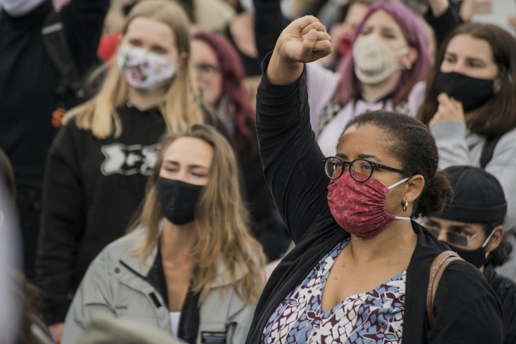 V Praze protestovaly stovky lidí proti policejnímu násilí