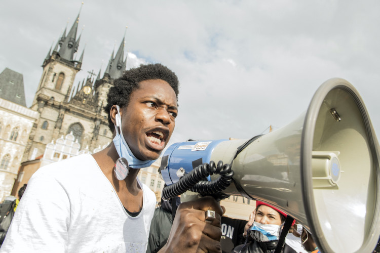 V Praze protestovaly stovky lidí proti policejnímu násilí