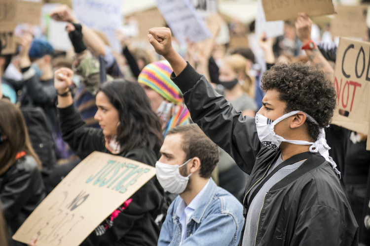 V Praze protestovaly stovky lidí proti policejnímu násilí