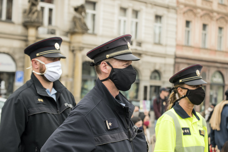 V Praze protestovaly stovky lidí proti policejnímu násilí