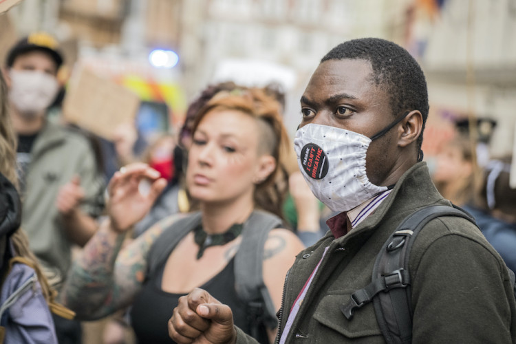 V Praze protestovaly stovky lidí proti policejnímu násilí