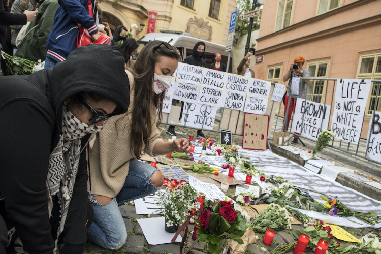V Praze protestovaly stovky lidí proti policejnímu násilí