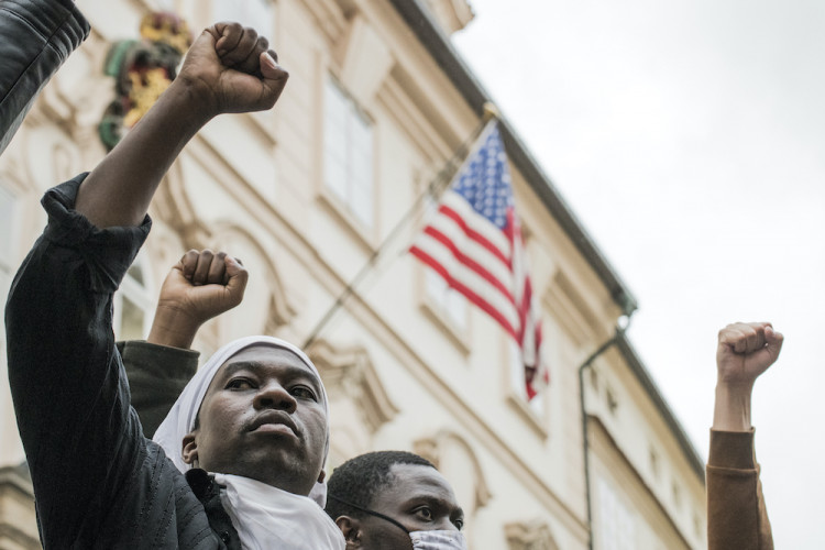 V Praze protestovaly stovky lidí proti policejnímu násilí