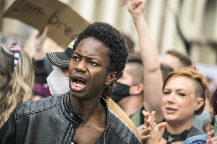 V Praze protestovaly stovky lidí proti policejnímu násilí