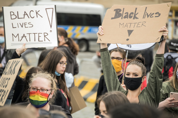 V Praze protestovaly stovky lidí proti policejnímu násilí