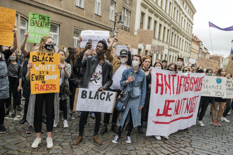 V Praze protestovaly stovky lidí proti policejnímu násilí