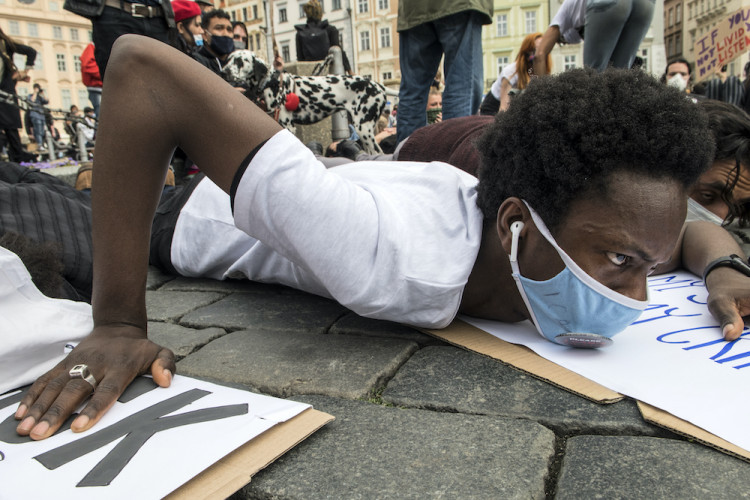 V Praze protestovaly stovky lidí proti policejnímu násilí