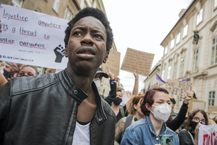 V Praze protestovaly stovky lidí proti policejnímu násilí