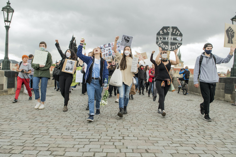 V Praze protestovaly stovky lidí proti policejnímu násilí