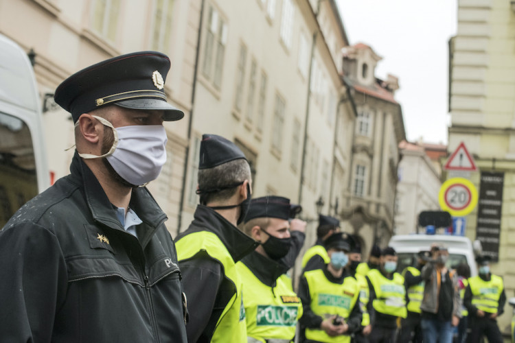 V Praze protestovaly stovky lidí proti policejnímu násilí