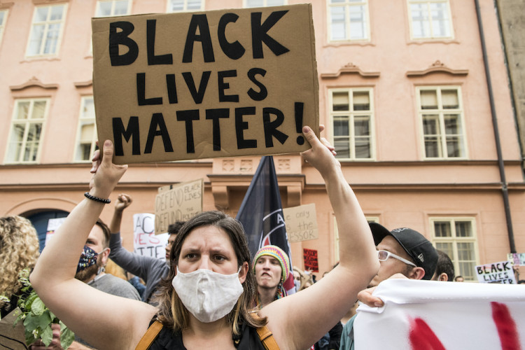 V Praze protestovaly stovky lidí proti policejnímu násilí