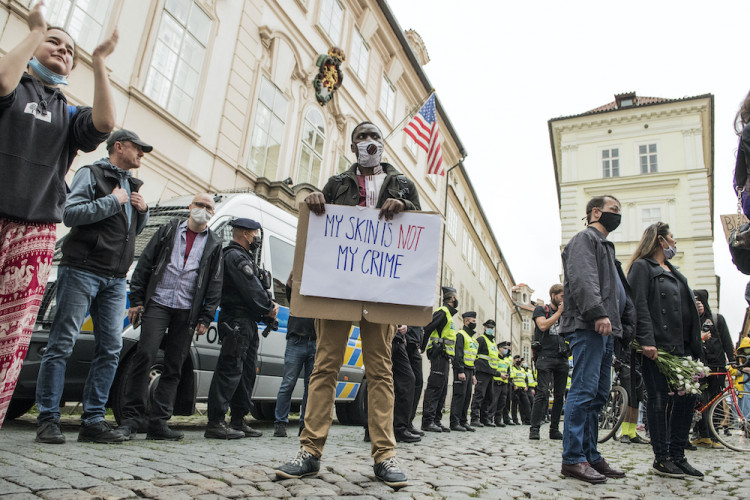 V Praze protestovaly stovky lidí proti policejnímu násilí