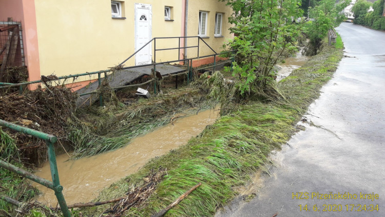 FOTOGALERIE: Hasiči zasahovali ve vytopených obcích