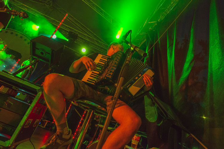 FOTOGALERIE: Divokej Bill zavítal před S-klub v Olomouci. V pátek zde vystoupí Vyspaná fixa