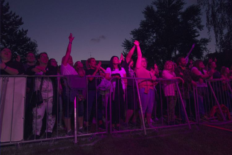 FOTOGALERIE: Divokej Bill zavítal před S-klub v Olomouci. V pátek zde vystoupí Vyspaná fixa
