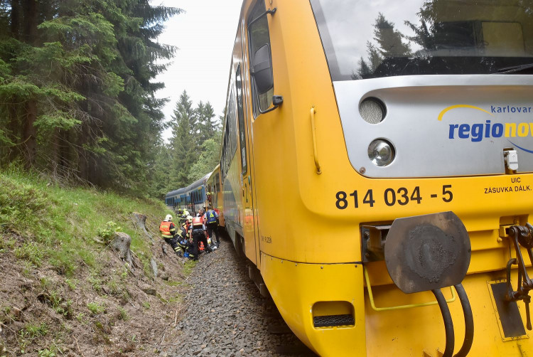 FOTO: Nehoda dvou vlaků u Perninku