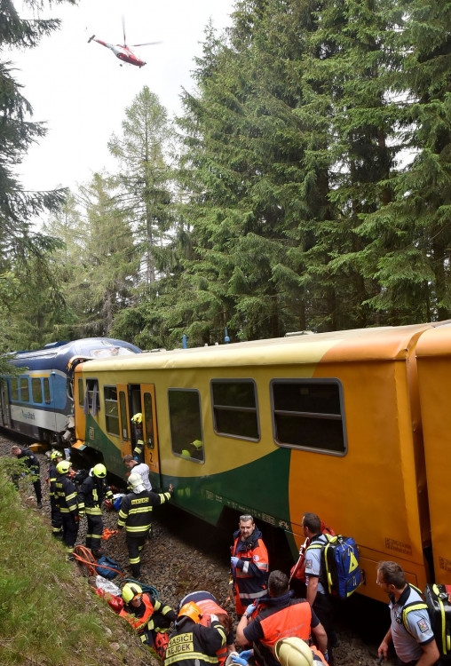 FOTO: Nehoda dvou vlaků u Perninku