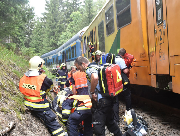 FOTO: Nehoda dvou vlaků u Perninku