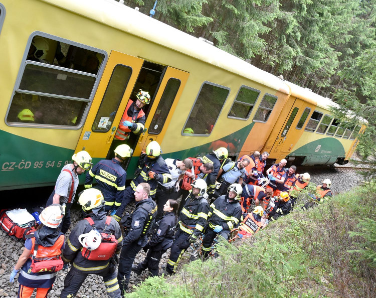 FOTO: Nehoda dvou vlaků u Perninku