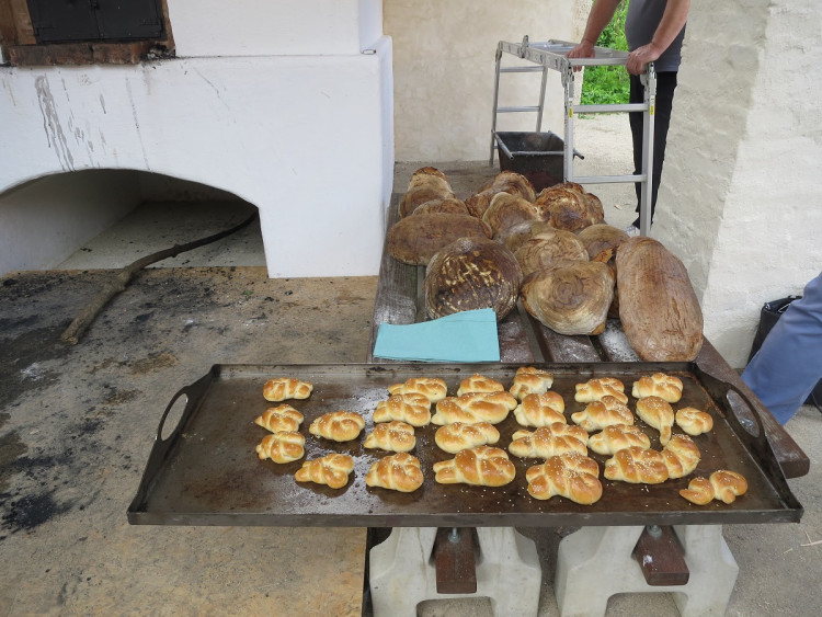 FOTO: Obecní pec už slouží svému účelu