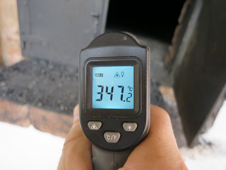 FOTO: Obecní pec už slouží svému účelu