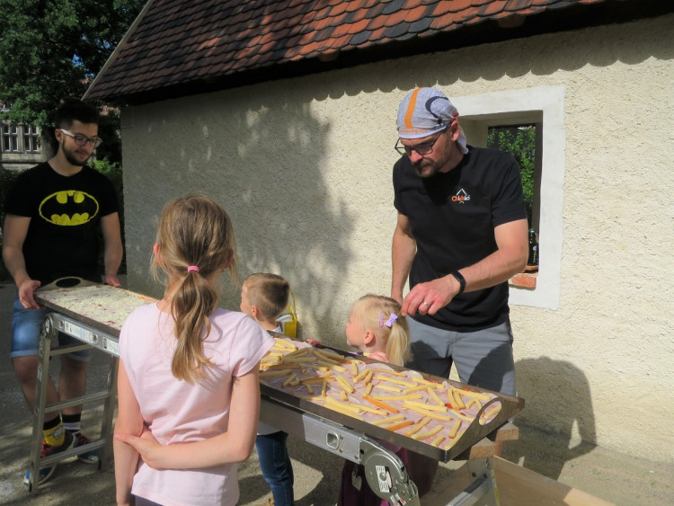 FOTO: Obecní pec už slouží svému účelu