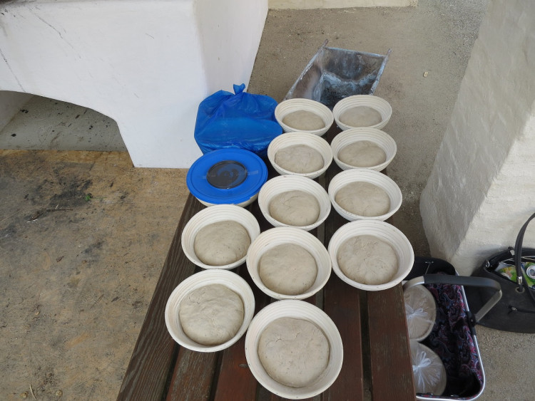 FOTO: Obecní pec už slouží svému účelu