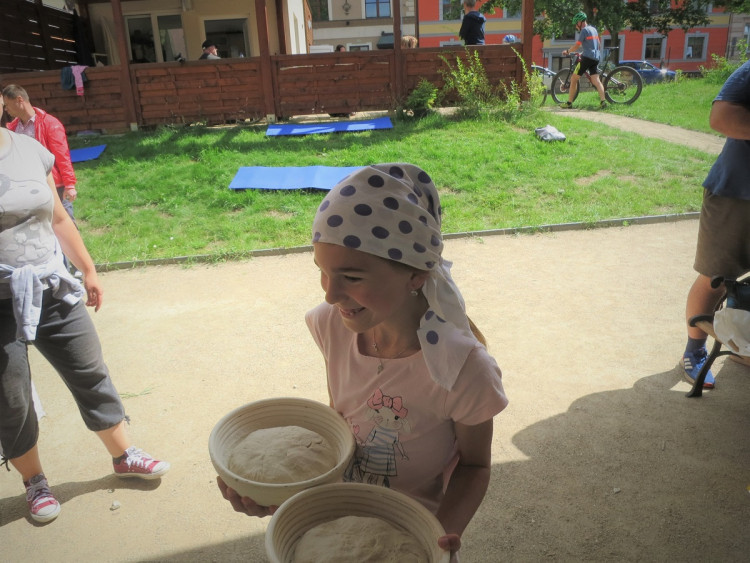 FOTO: Obecní pec už slouží svému účelu