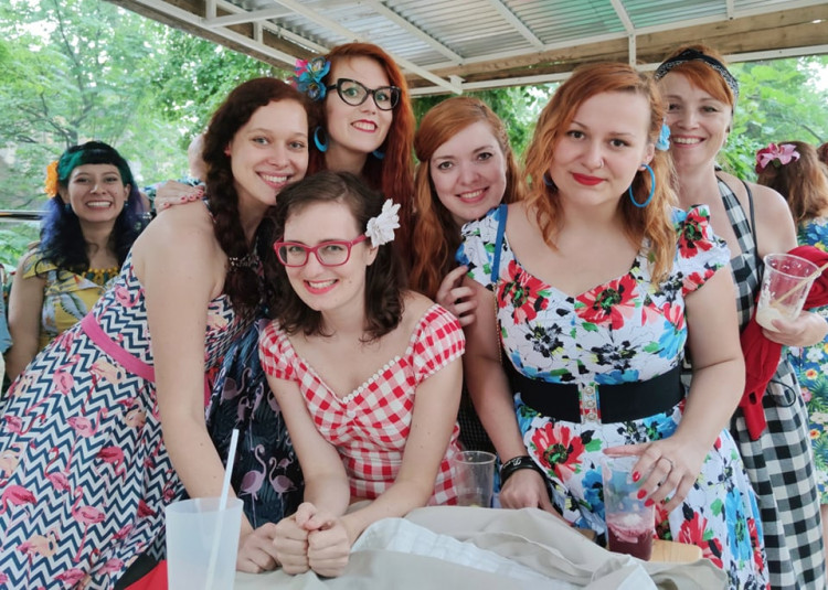 Šaty dělaj(í) ženy