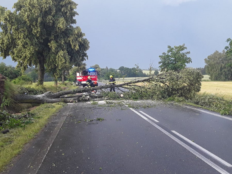 Hasiči opět bojovali s následky po bouřce
