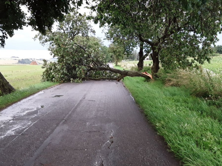 Hasiči opět bojovali s následky po bouřce