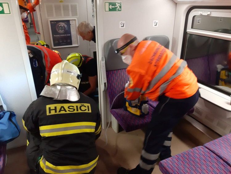 Večerní srážka dvou vlaků u Českého Brodu