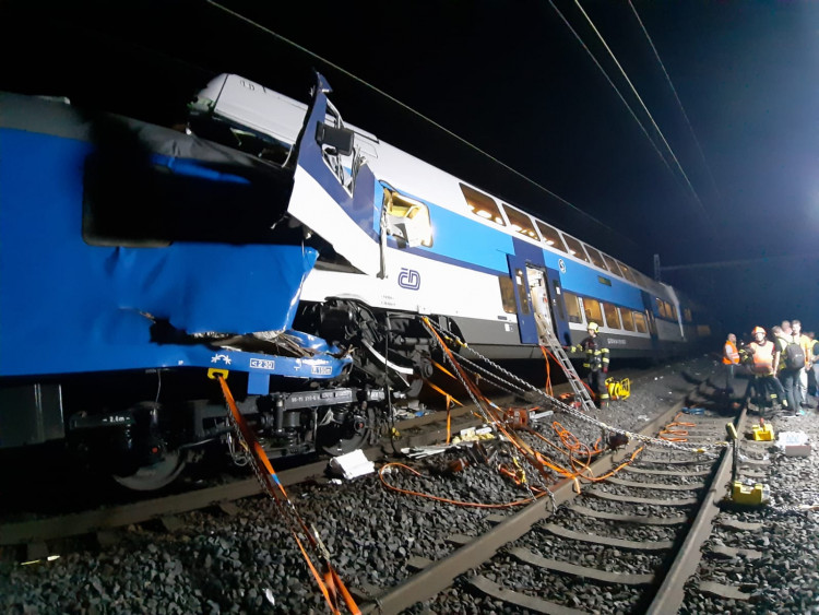 Večerní srážka dvou vlaků u Českého Brodu