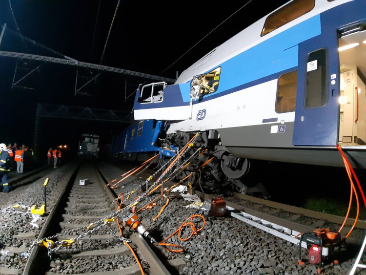 Večerní srážka dvou vlaků u Českého Brodu