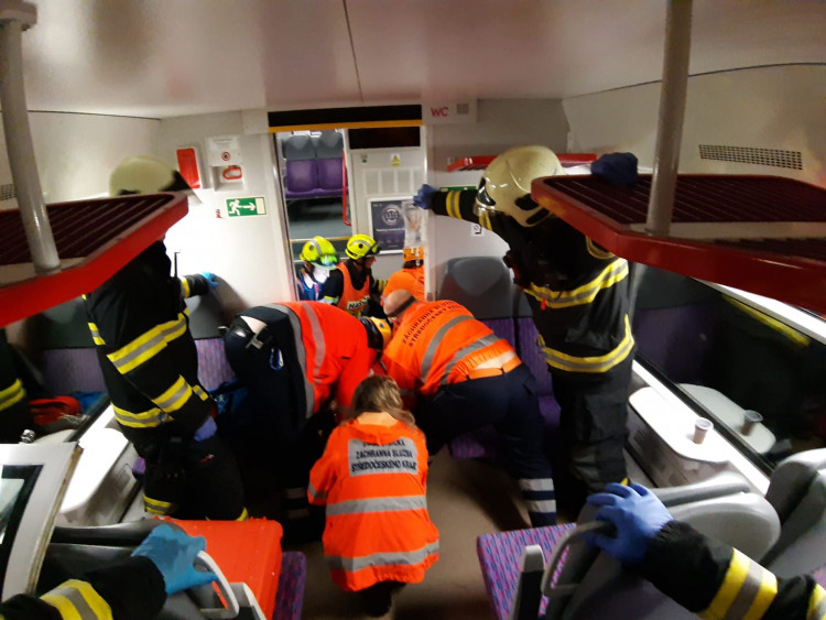 Večerní srážka dvou vlaků u Českého Brodu