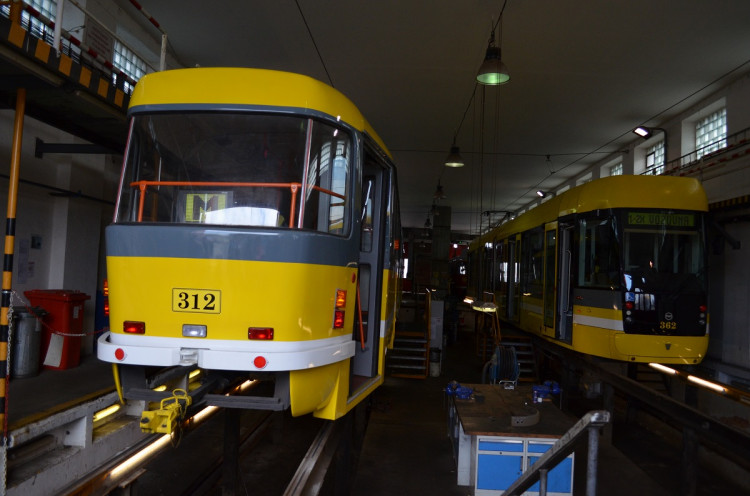 Tramvaje ve vozovně na Slovanech