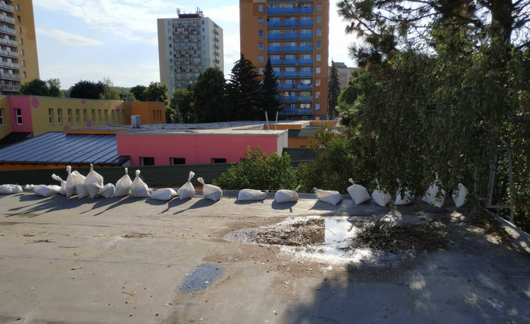 FOTO : Hasiče zaměstnal silný vítr, vyjížděli k desítkám případů