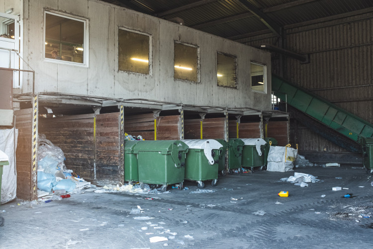 Tam, kde končí odpadky. Reportáž z vyškovské třídírny Respono, autor: Tomáš Valnoha