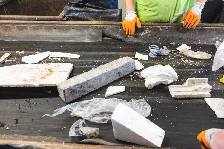 Tam, kde končí odpadky. Reportáž z vyškovské třídírny Respono, autor: Tomáš Valnoha