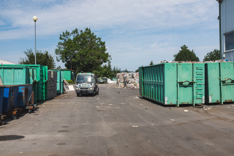 Tam, kde končí odpadky. Reportáž z vyškovské třídírny Respono, autor: Tomáš Valnoha